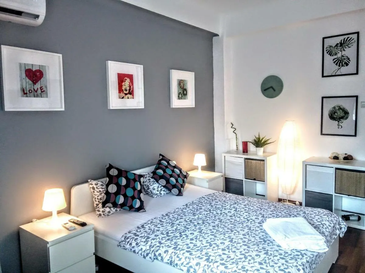 Central Bright Modern Studio Bucharest