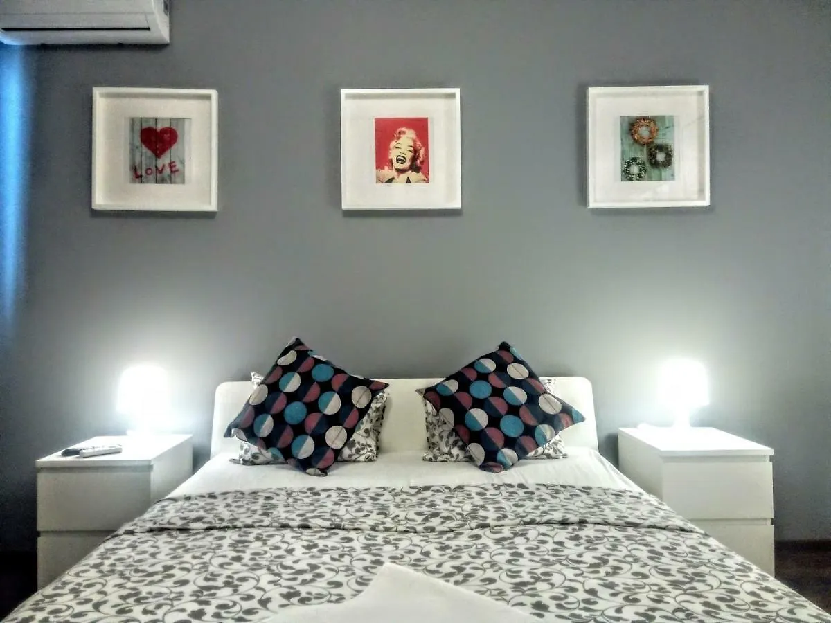 Central Bright Modern Studio Bucharest
